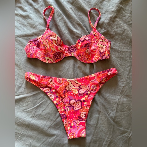 Kulani Kinis Other - Kulani Kinis Strawberry Swirl Ditzy Underwire Bra Top and Minimal Cheeky Bottom